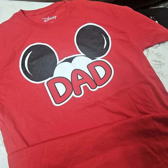 . Disney Minnie Mouse Mom And Dad red Tee shirt. 100% cotton - Picture 6 of 10
